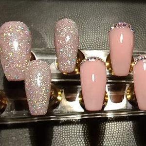 Custom made press on nails